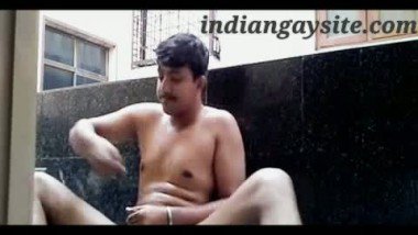 Desi gay video of naked guy jerking off