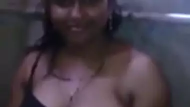 Desi Indian Babe Showing her Boobs and Pussy
