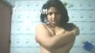 Bengali hostel girl record her own nude clip