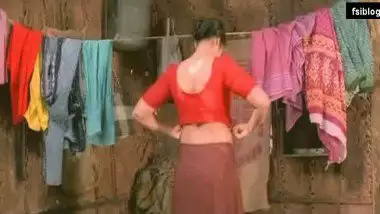 Meena Hot Midriff Show off and Saree Dress Up – FSIBlog.com