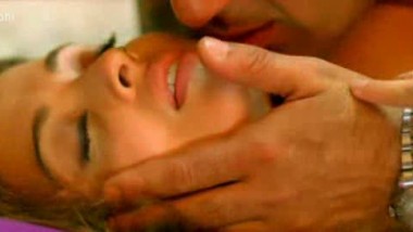 Aish in yet another hot scene – FSIBlog.com