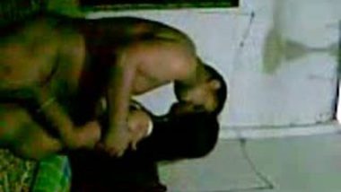 Desi Wife in Saree Get Fucked By Hubby Friend Scandal Mms
