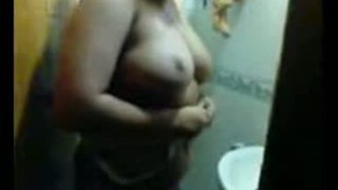 Big Boobs aunty nude shower bath leaked mms