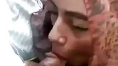 Hijabi Teen Sucks Dick in Car