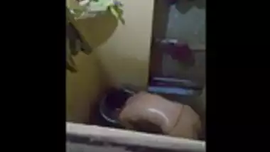 Desi teen caught in bathtube