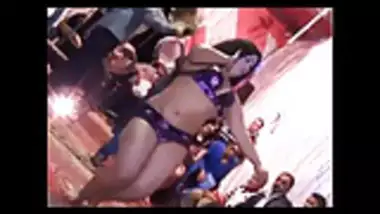 SEXY ARAB GIRLS DANCE AT PARTY