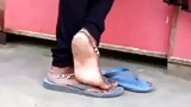 Candid indian anklet feet shoeplay in flipflops