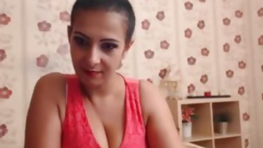 Amateur webcam indian mom shows her huge natural boobs on cam