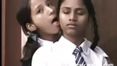 Indian Teens Licking Pussy In This Sex Scandal Video