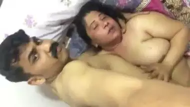 Indian sex MMS clip of a horny cougar