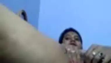 A sexy webcam masturbation by a village bhabhi
