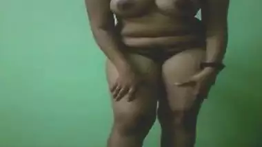 Desi nude milf flaunting her busty assets