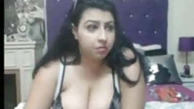 Indian aunty big boobs cleavage