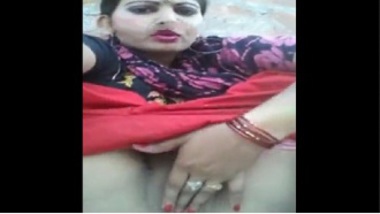 Sexy Village Bhabhi’s Fingering Selfie