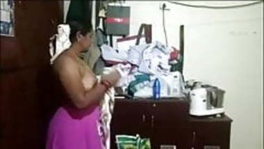 Tamil Mom dress change captured his neighbours son