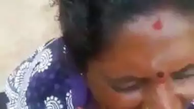 Tamil Mature old Mom blowing her sons friend - Cum in mouth