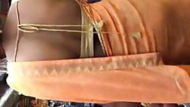 Hot desi aunty backless saree exposed