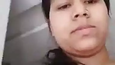 Cute Desi Girl Showing Her Boobs & Pussy For Lover