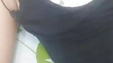 Bangladeshi hot teen showing her tits live