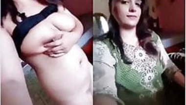 Exclusive- Sexy look Desi Girl Showing Her Bo...
