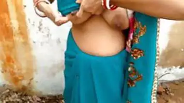 Desi mom gets fucked outdoors