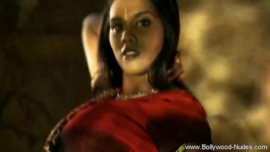 Indian MILF Babe Is Awesome When She Dances