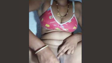 Horny Bhabhi Masturbating hot pussy