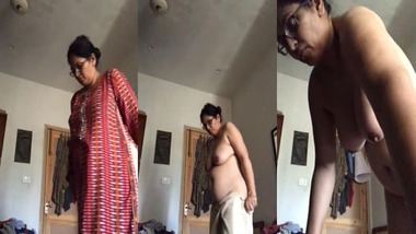 Mature Indian aunty nude show on selfie cam