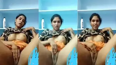 Desi Indian girl showing her naked boobs fat pussy