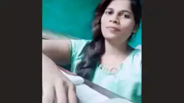 Cute Desi Girl Showing Boobs and Pussy Part 1