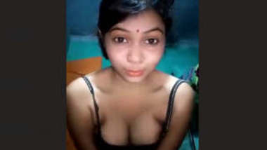 Bengali Sexy bhabhi showing