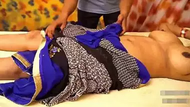 Desi Pari Bhabhi Big Boobs Massage in Parlour