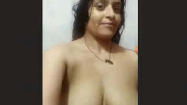 Desi Sexy Boudi Bathing
