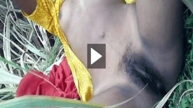 Desi jungli sex video of a young coupleâ€™s outdoor sex action