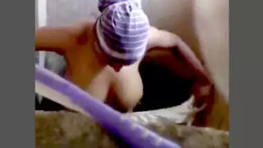 Desi aunty sexy bathing video
