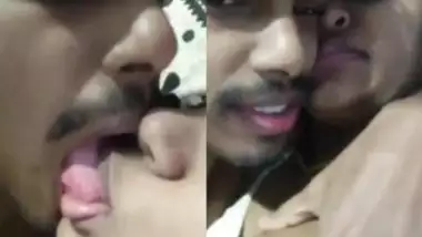 Desi Bhabi Kissing & Blowjob