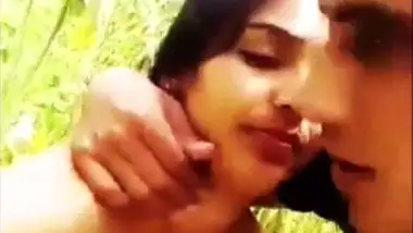 Desi farm sex video of Indian lovers