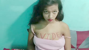 Desi cute model sarika show her boobs
