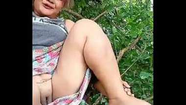 Desi village aunty show her nice pussy