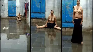 Desi Punjabi Bhabhi rain bath MMS sex clip