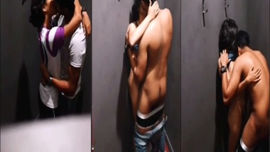 Unseen Trial room MMS sex video of hornyÂ desi lovers