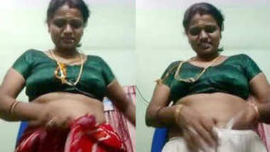 Desi village aunty show her boobs