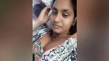 desi girl clevage show while chatting