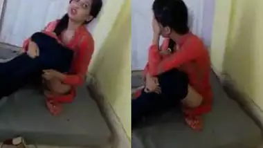 desi guy capture his girlfriend wearing pant