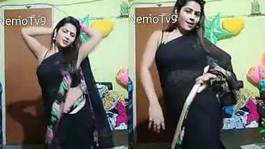 bigo priyanka seduce too much show navel armpit transparent saree dance