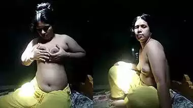 desi aunty hot boobs showing