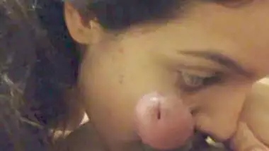 Amatuer Indian college young girl pinky sucking dick
