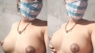 Sexy Desi Bhabi Record Nude Selfie