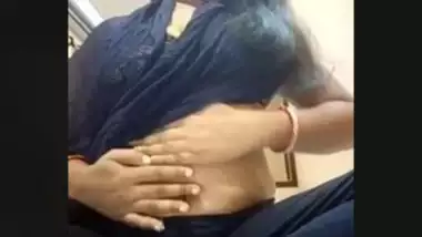 Sexy bhabi Teaching Fans