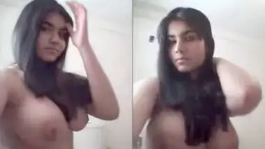 Desi Sexy Boobs of yong Girl